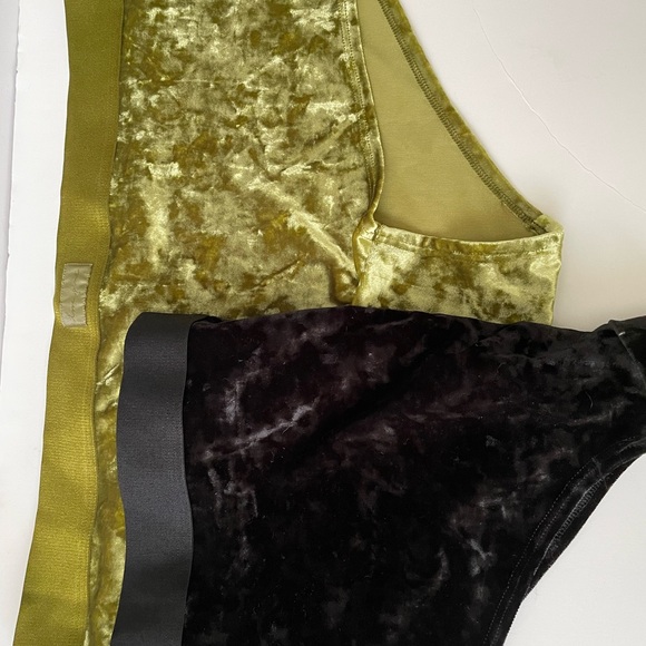 Pink velvet boxy and 2 velvet boyshort undies - Picture 2 of 3